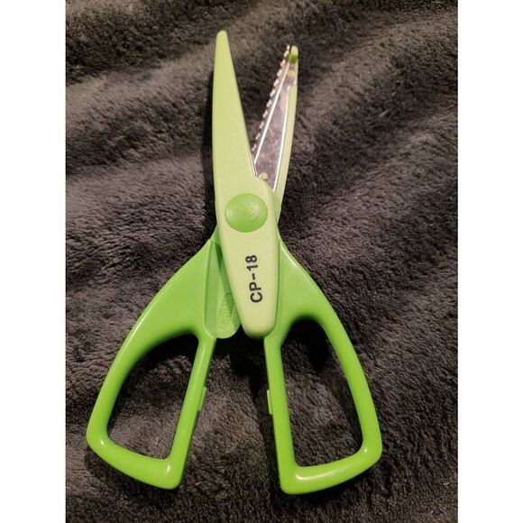 Inchworm Paper Edger Scissors - Picture 4 of 4